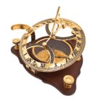 kompass päikesekellaga